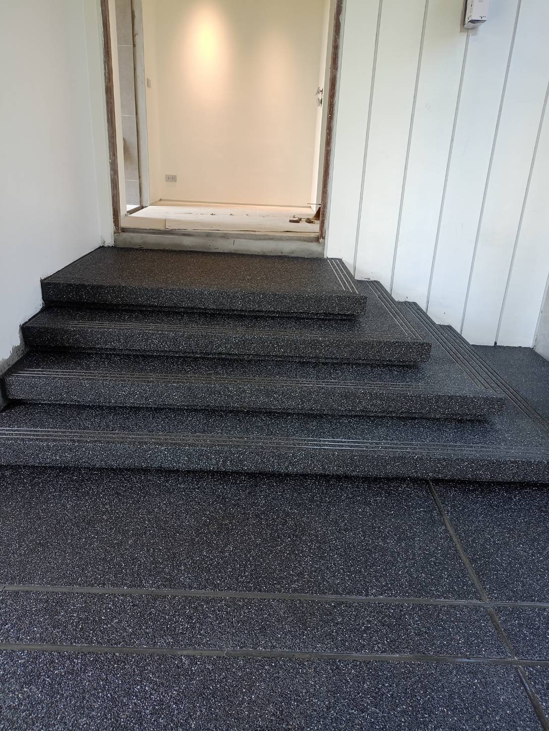 33 - https://ช่างพลหินขัดทรายล้าง.com | ช่างพลหินขัดทรายล้าง บริการรับทำหินขัด ทรายล้าง กรวดล้าง ปูกระเบื้องทั่วภาคเหนือ โดยทีมช่างมืออาชีพประสบการณ์กว่า 15 ปี รับประกันผลงานคุณภาพ ในราคาย่อมเยา ปรึกษาและดูหน้างานฟรี